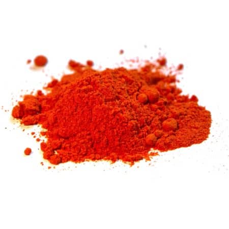 Paprika sur fond blanc